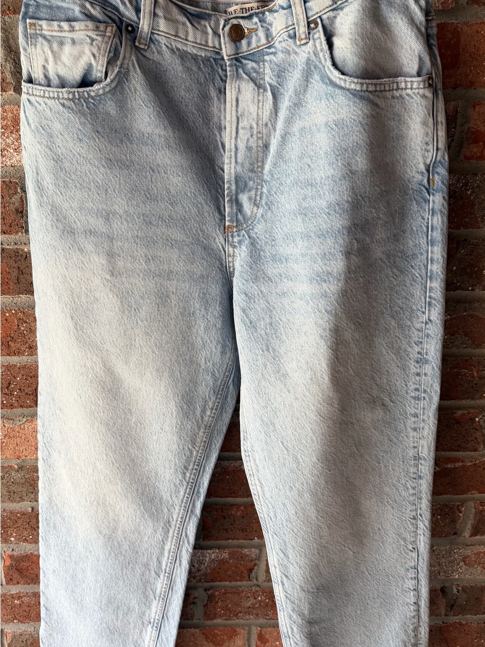 We The Free Zane Mid-Rise Straight Jeans. Size 31